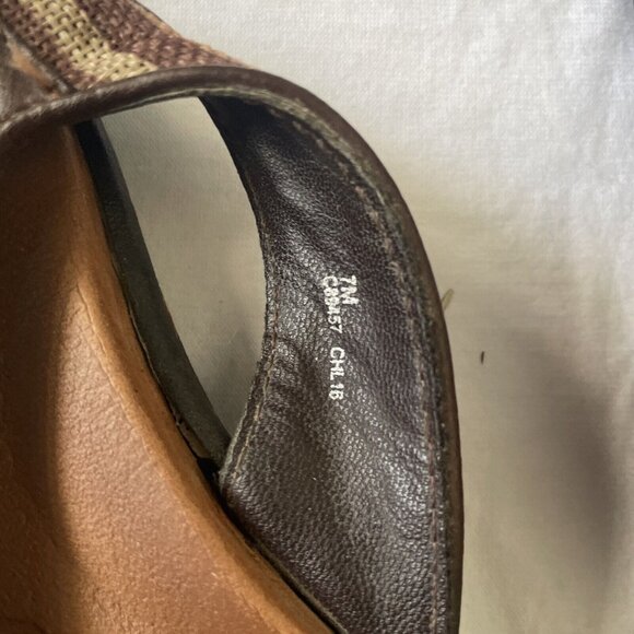 B.O.C. Womens Multicolor Fabric & Synthetic Flip Flops With Embossed Floral Foot - Picture 2 of 5